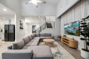 Luxe Modern 4B House with Office 20 min to DT